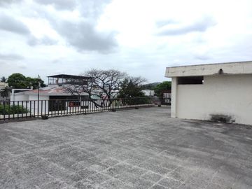 VENTA CASA COMERCIAL EN URDESA CENTRAL AVENIDA LAS MONJAS