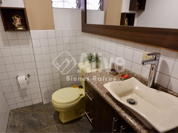 Casa independiente de venta en Monjas Jardín del Valle