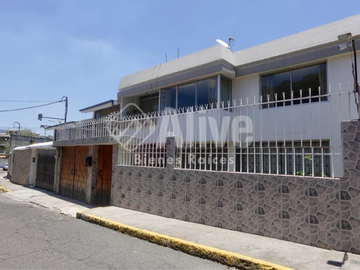 Casa independiente de venta en Monjas Jardín del Valle