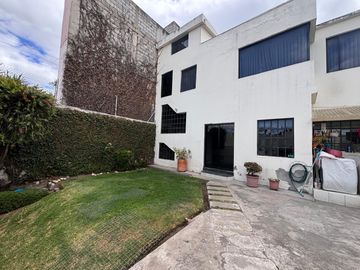 CASA con 318 m² de Terreno - CARLECEN - NORTE DE QUITO