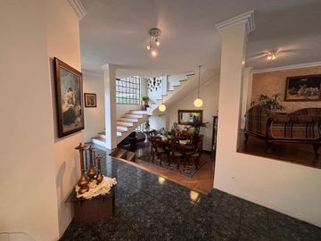 CASA con 318 m² de Terreno - CARLECEN - NORTE DE QUITO