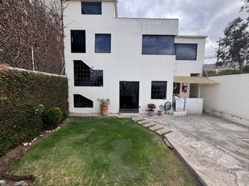 CASA con 318 m² de Terreno - CARLECEN - NORTE DE QUITO
