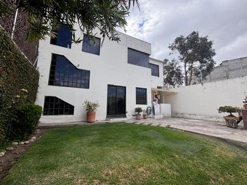 CASA con 318 m² de Terreno - CARLECEN - NORTE DE QUITO