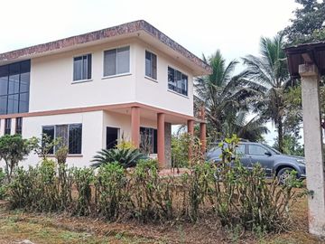 VENDO CASA DE CAMPO CON AMPLIO TERRENO, EN CONJUNTO PRIVADO, PEDRO VICENTE MALDONADO