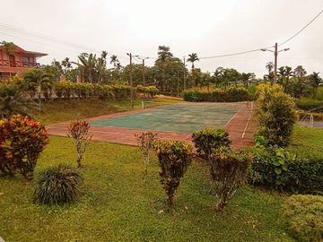 VENDO CASA DE CAMPO CON AMPLIO TERRENO, EN CONJUNTO PRIVADO, PEDRO VICENTE MALDONADO