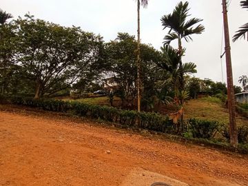 VENDO CASA DE CAMPO CON AMPLIO TERRENO, EN CONJUNTO PRIVADO, PEDRO VICENTE MALDONADO