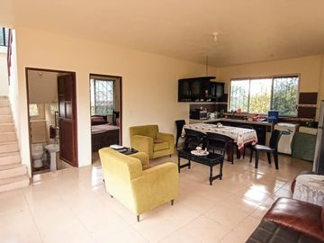 VENDO CASA DE CAMPO CON AMPLIO TERRENO, EN CONJUNTO PRIVADO, PEDRO VICENTE MALDONADO