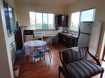 VENDO CASA DE CAMPO CON AMPLIO TERRENO, EN CONJUNTO PRIVADO, PEDRO VICENTE MALDONADO