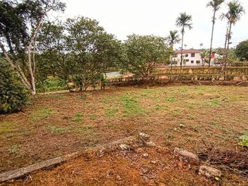 VENDO CASA DE CAMPO CON AMPLIO TERRENO, EN CONJUNTO PRIVADO, PEDRO VICENTE MALDONADO