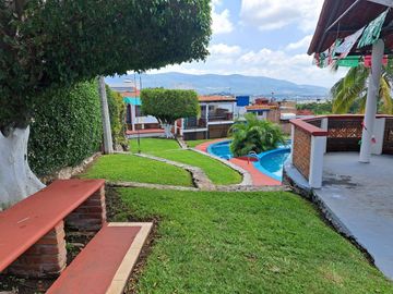 Venta De Casa En Condominio Con Jardín Y Alberca En Casa Blanca, Burgos, Temixco
