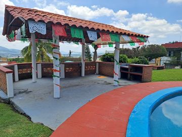 Venta De Casa En Condominio Con Jardín Y Alberca En Casa Blanca, Burgos, Temixco