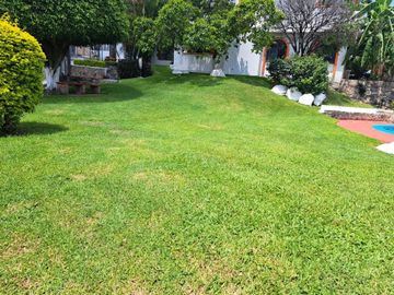 Venta De Casa En Condominio Con Jardín Y Alberca En Casa Blanca, Burgos, Temixco