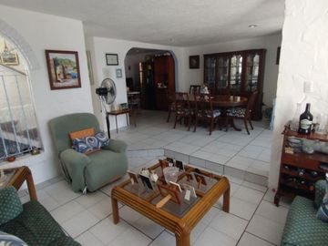 Venta De Casa En Condominio Con Jardín Y Alberca En Casa Blanca, Burgos, Temixco