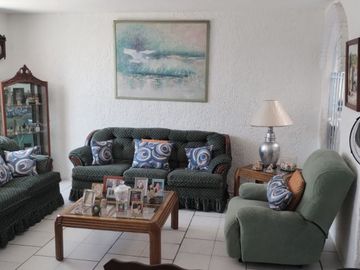Venta De Casa En Condominio Con Jardín Y Alberca En Casa Blanca, Burgos, Temixco