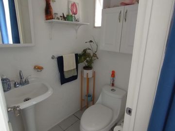 Venta De Casa En Condominio Con Jardín Y Alberca En Casa Blanca, Burgos, Temixco