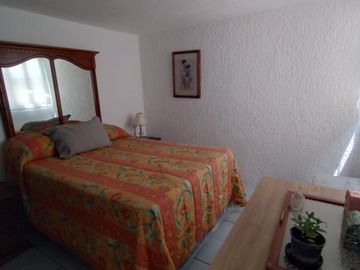 Venta De Casa En Condominio Con Jardín Y Alberca En Casa Blanca, Burgos, Temixco