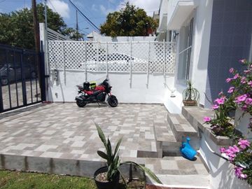 Venta De Casa En Condominio Con Jardín Y Alberca En Casa Blanca, Burgos, Temixco