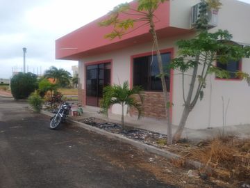 VENDO CASA DE PLAYA EN URBANIZACION PRIVADA, MIRADOR SAN JOSE, MANTA