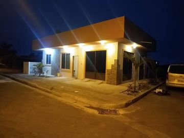 VENDO CASA DE PLAYA EN URBANIZACION PRIVADA, MIRADOR SAN JOSE, MANTA