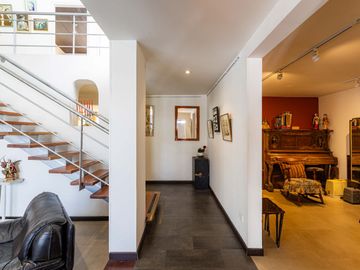 VENTA AMPLIA CASA CERCA A C.C. BULEVAR