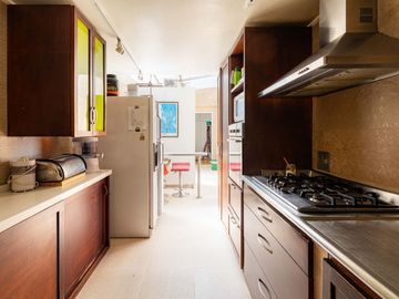 VENTA AMPLIA CASA CERCA A C.C. BULEVAR