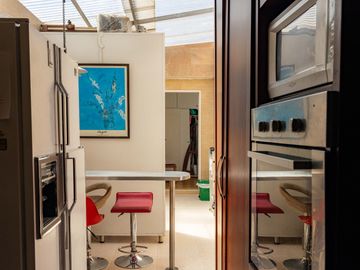 VENTA AMPLIA CASA CERCA A C.C. BULEVAR