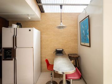 VENTA AMPLIA CASA CERCA A C.C. BULEVAR