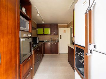 VENTA AMPLIA CASA CERCA A C.C. BULEVAR