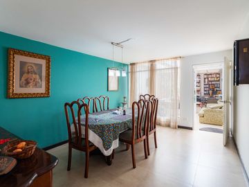 VENTA AMPLIA CASA CERCA A C.C. BULEVAR