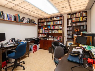 VENTA AMPLIA CASA CERCA A C.C. BULEVAR