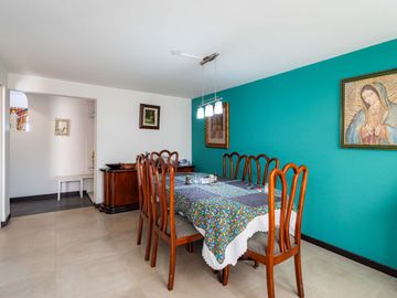 VENTA AMPLIA CASA CERCA A C.C. BULEVAR