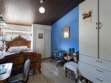 VENTA AMPLIA CASA CERCA A C.C. BULEVAR