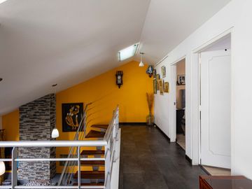 VENTA AMPLIA CASA CERCA A C.C. BULEVAR