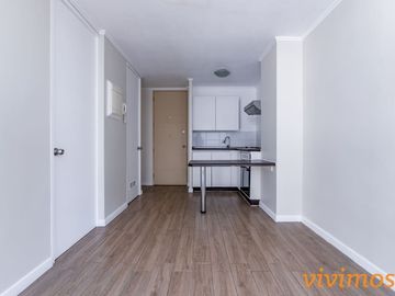 1 Dormitorio + 1 Baño + Estacionamiento y Bodega en San Miguel, Metro Ciudad del Niño.