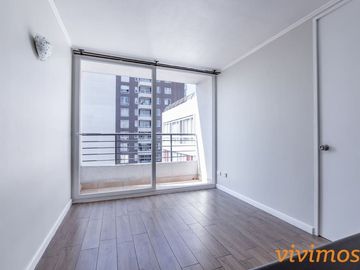 1 Dormitorio + 1 Baño + Estacionamiento y Bodega en San Miguel, Metro Ciudad del Niño.