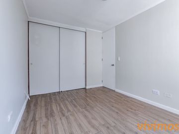 1 Dormitorio + 1 Baño + Estacionamiento y Bodega en San Miguel, Metro Ciudad del Niño.