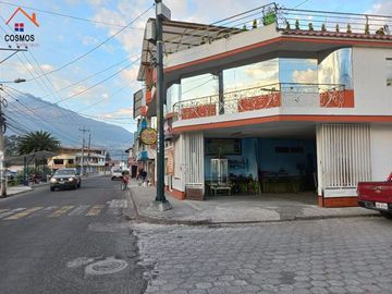 Venta de casa en Otavalo sector Gonzales Suarez,  frente al parque