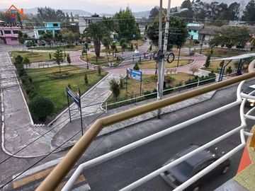 Venta de casa en Otavalo sector Gonzales Suarez,  frente al parque