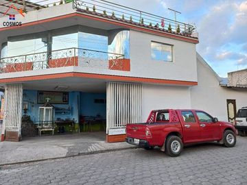 Venta de casa en Otavalo sector Gonzales Suarez,  frente al parque