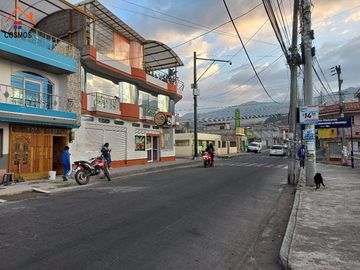 Venta de casa en Otavalo sector Gonzales Suarez,  frente al parque