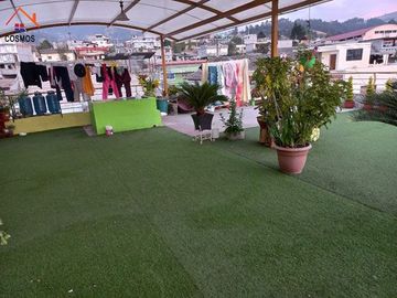 Venta de casa en Otavalo sector Gonzales Suarez,  frente al parque