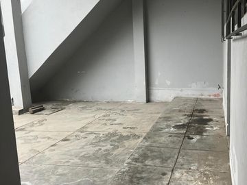 DEPARTAMENTO AMPLIO EN SJM FRENTE PANAMERICANA SUR REMATE