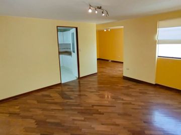 Se Vende Elegante Departamento C/Estacionamiento Y Depósito En Urb. Corpac San Isidro