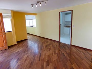 Se Vende Elegante Departamento C/Estacionamiento Y Depósito En Urb. Corpac San Isidro