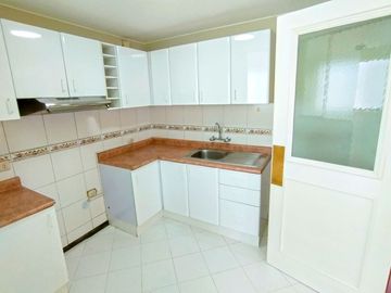 Se Vende Elegante Departamento C/Estacionamiento Y Depósito En Urb. Corpac San Isidro