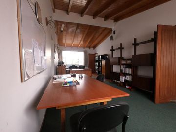 Venta de Hermosa Casa en Urb. Los Rosales Surco