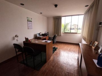 Venta de Hermosa Casa en Urb. Los Rosales Surco