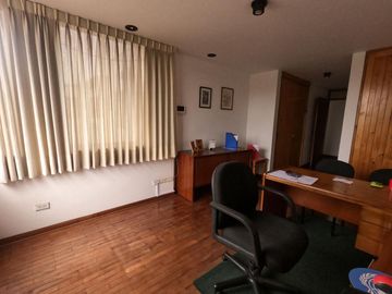Venta de Hermosa Casa en Urb. Los Rosales Surco