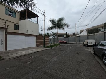 Venta de Hermosa Casa en Urb. Los Rosales Surco
