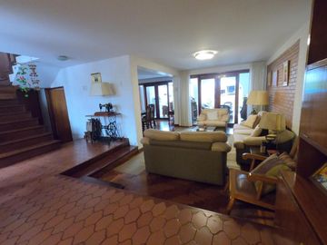 Venta de Hermosa Casa en Urb. Los Rosales Surco